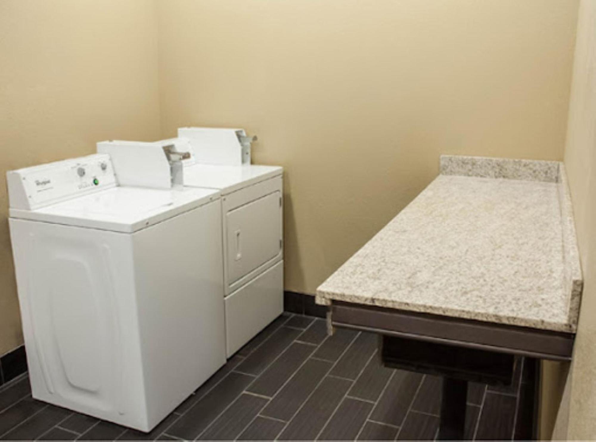 Holiday Inn Express & Suites Chicago - Matteson By Ihg Eksteriør billede