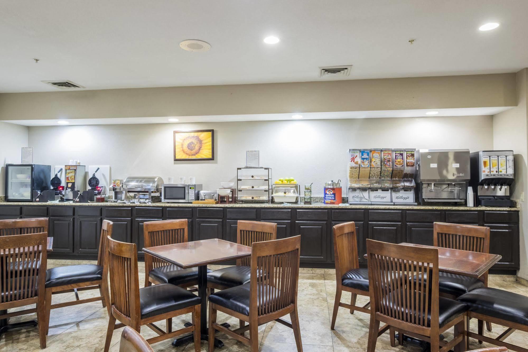 Holiday Inn Express & Suites Chicago - Matteson By Ihg Eksteriør billede